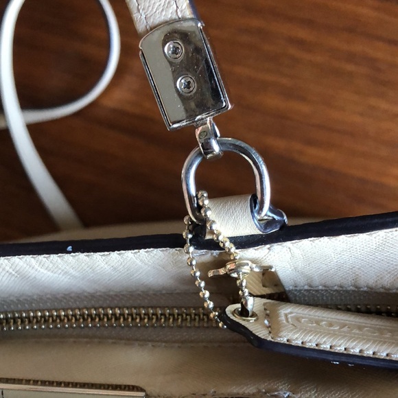 Coach Madison Saffiano Leather bag - Picture 4 of 7